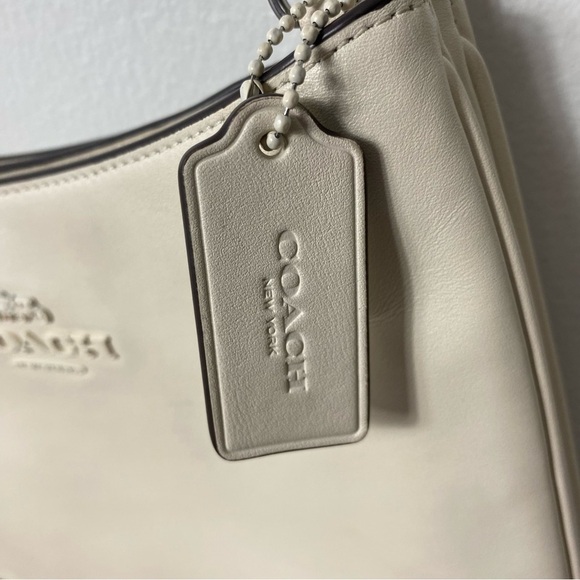 Coach Penelope shoulder bag in Chalk - Picture 6 of 11